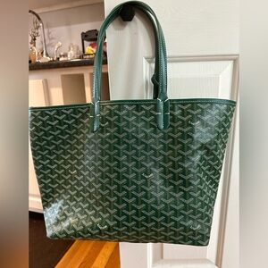 Goyard tote bag with attached small pouch.  Gorgeous Green color
